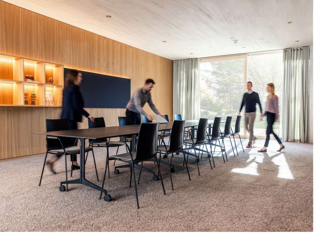 Seminarraum am Campus Forum mit beweglichen Tischen